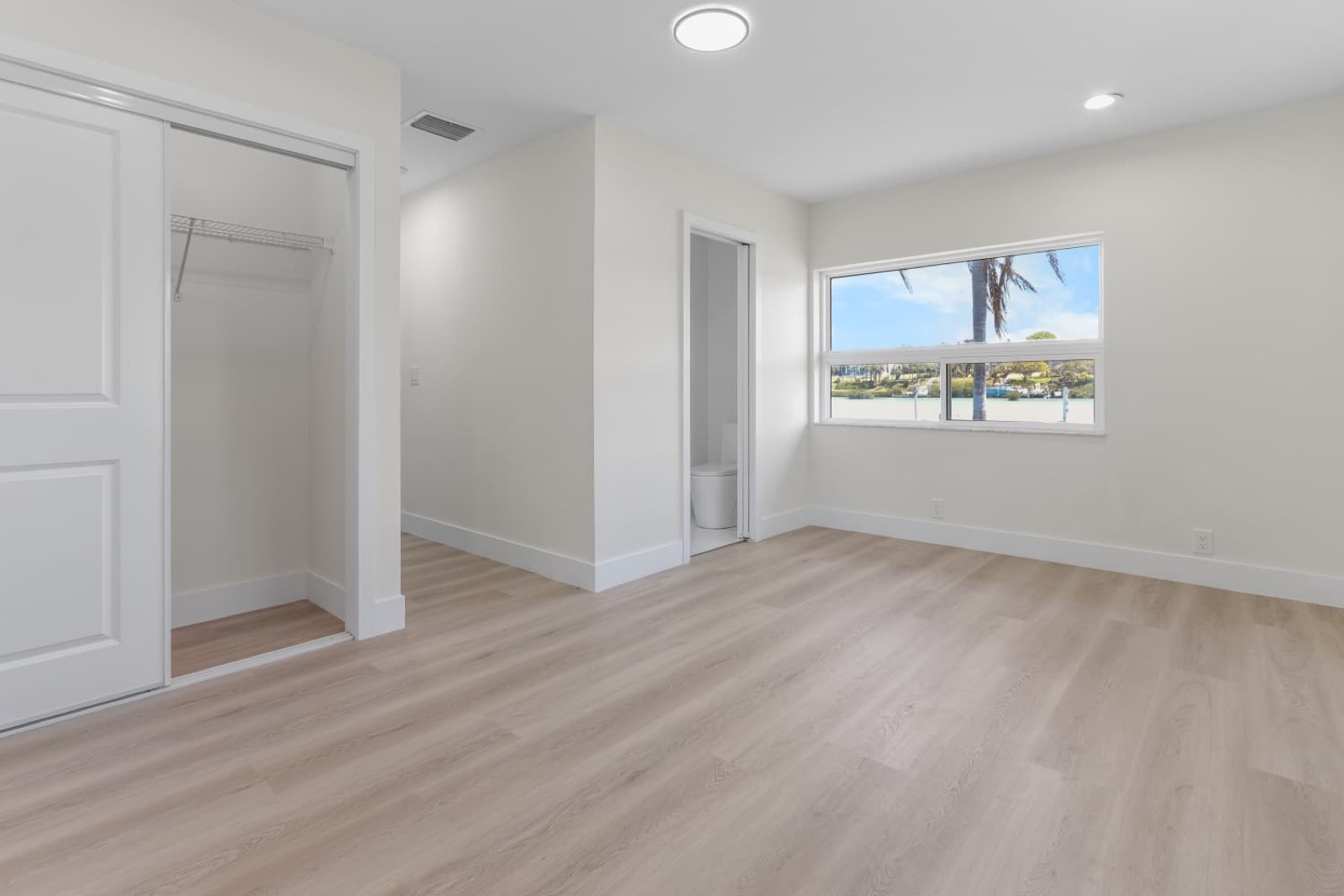Vacant staging in Apollo Beach